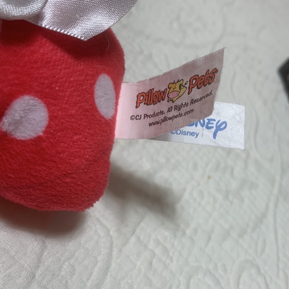 (2/$20) Minnie Mouse Plush Purse and Mini Pillow Pet - Picture 7 of 16